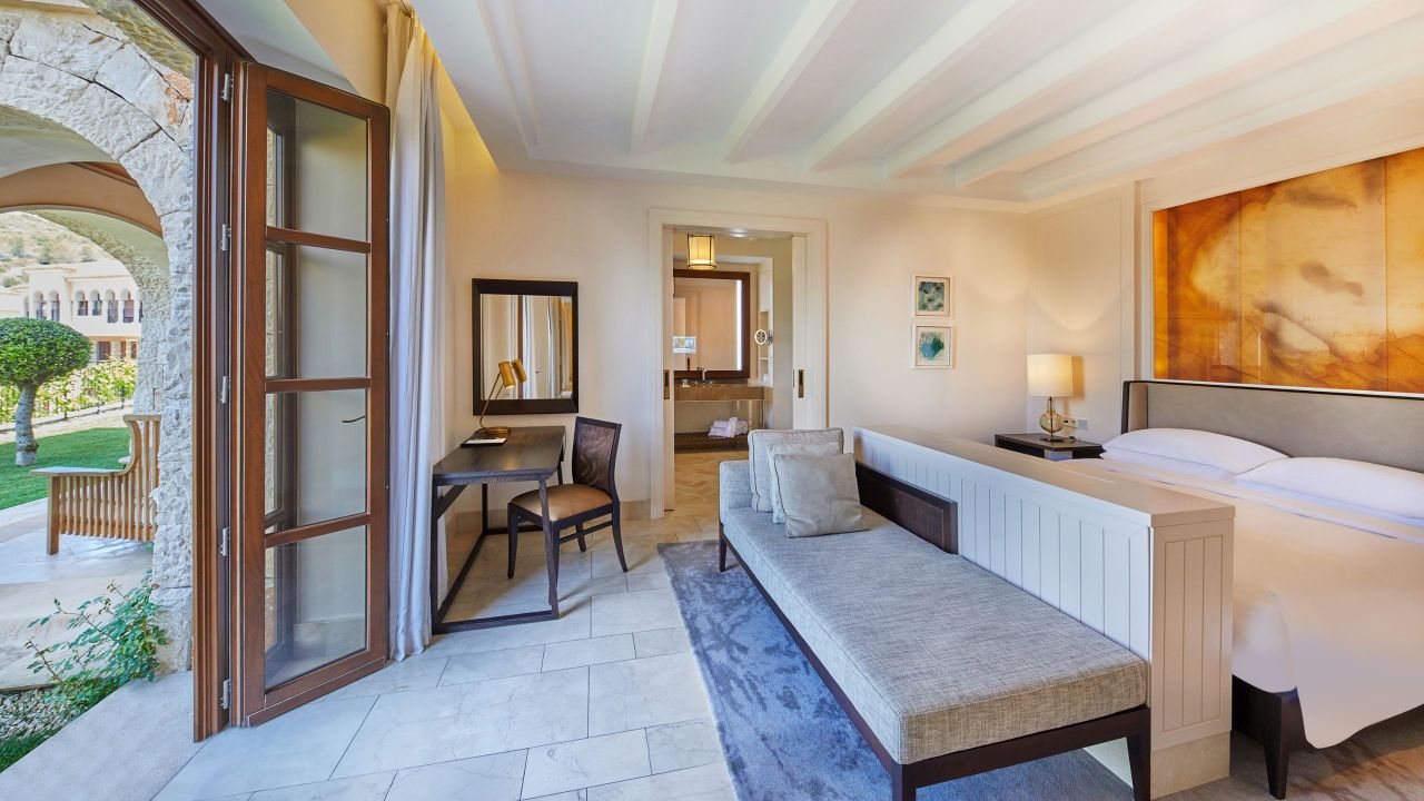 Park-Hyatt-Mallorca-P426-Park-Suite-Garden-Bedroom.16x9.adapt.1280.720