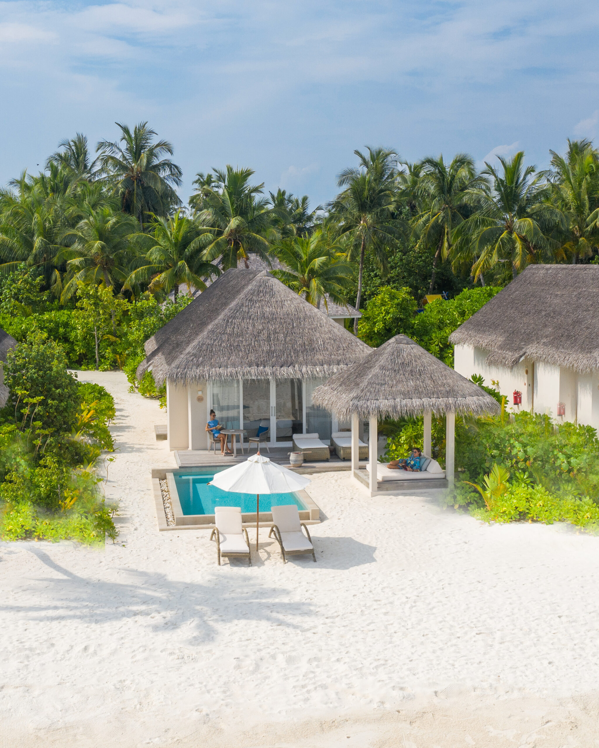 Baglioni_Resort_Maldives_Deluxe_Beach_Villa_with_Pool_Aerial