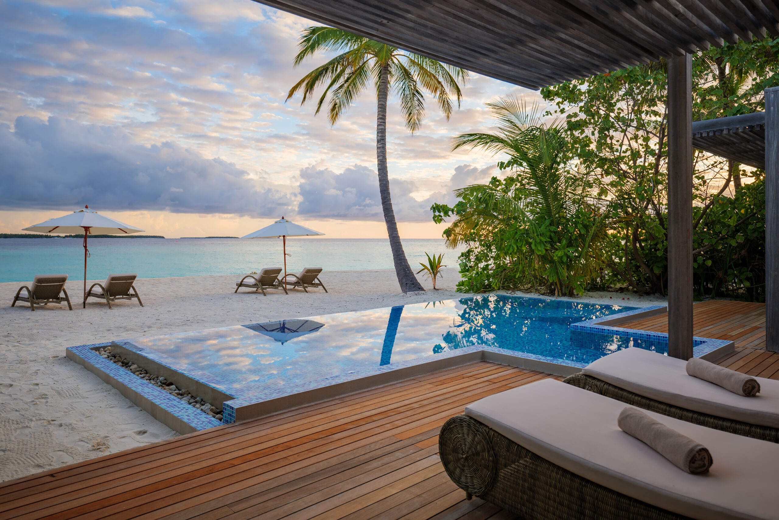 Baglioni_Resort_Maldives_Sunset_Beach_Villa_with_pool (3)
