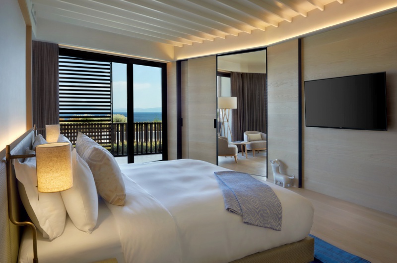 Master_Suite_with_Pool_Sea_View_Bedroom